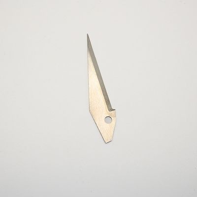 Coltello industriale per taglio di film in tessuto con lama di posizionamento a foro singolo triangolare in lega di carburo di tungsteno cementato personalizzato