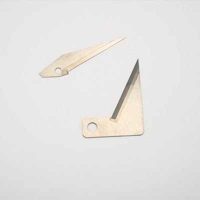Coltello industriale per taglio di film in tessuto con lama di posizionamento a foro singolo triangolare in lega di carburo di tungsteno cementato personalizzato