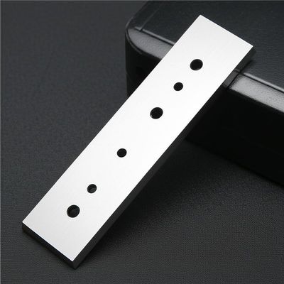 Lama per taglierina industriale per fibra chimica a tre fori in lega di carburo di tungsteno cementato personalizzata per il taglio di film di tessuto